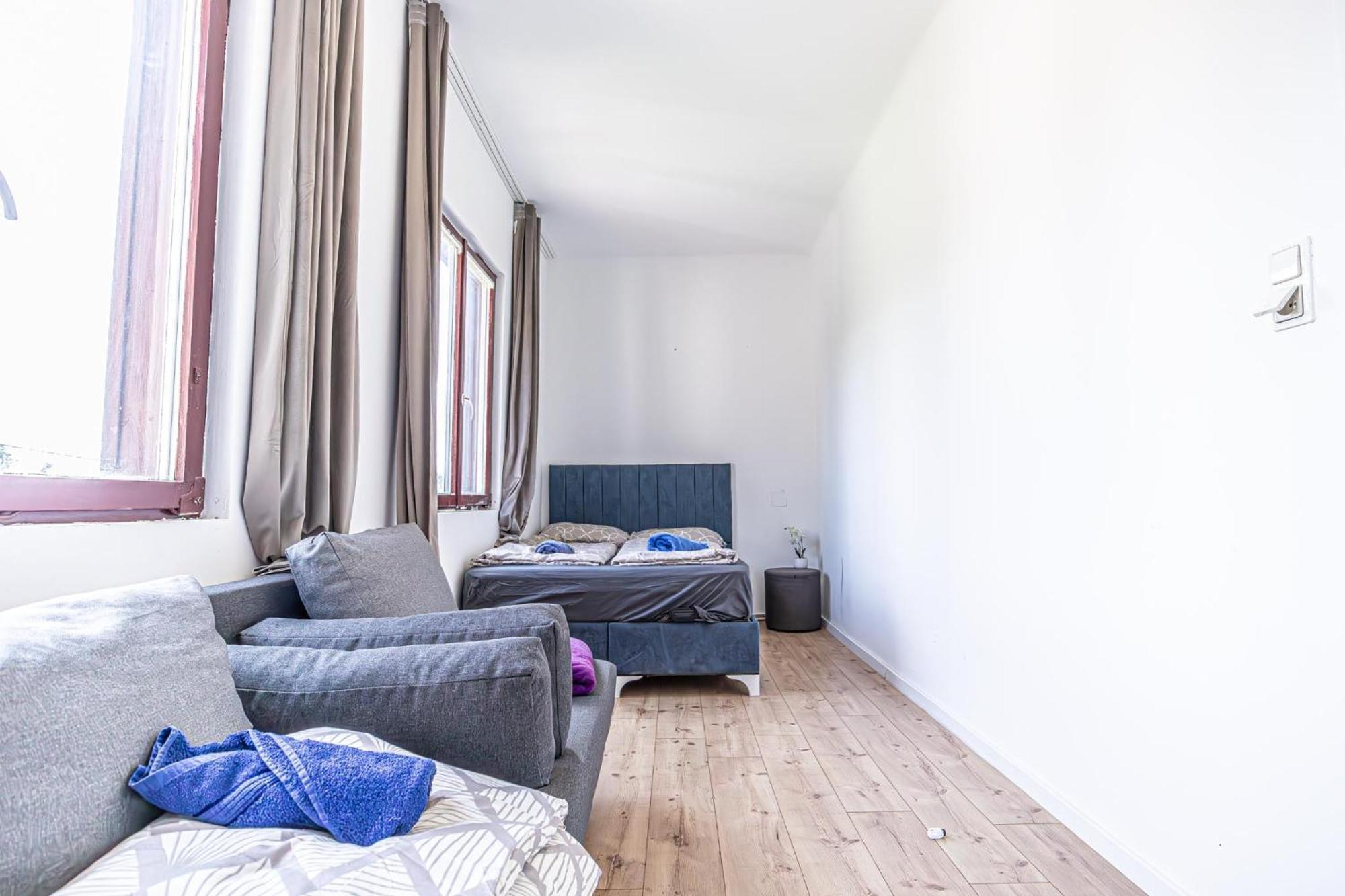 Comfy In Shared With Terrace And Garden Hostel